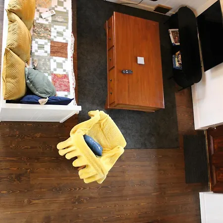 Mo's Loft At Platform's End Apartmán