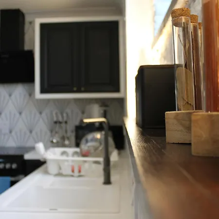 Mo's Loft At Platform's End *