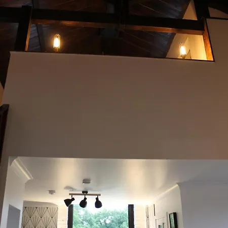 Mo's Loft At Platform's End