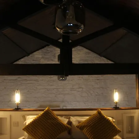 Mo's Loft At Platform's End Daire *
